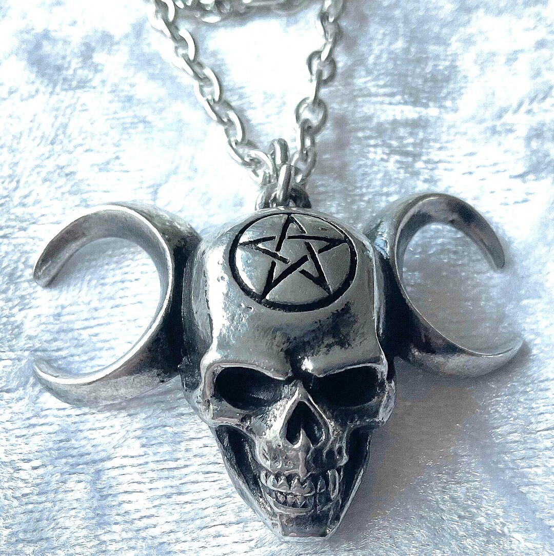 Lune Mystique Trinity Skull Pendant by Alchemy England - Etsy