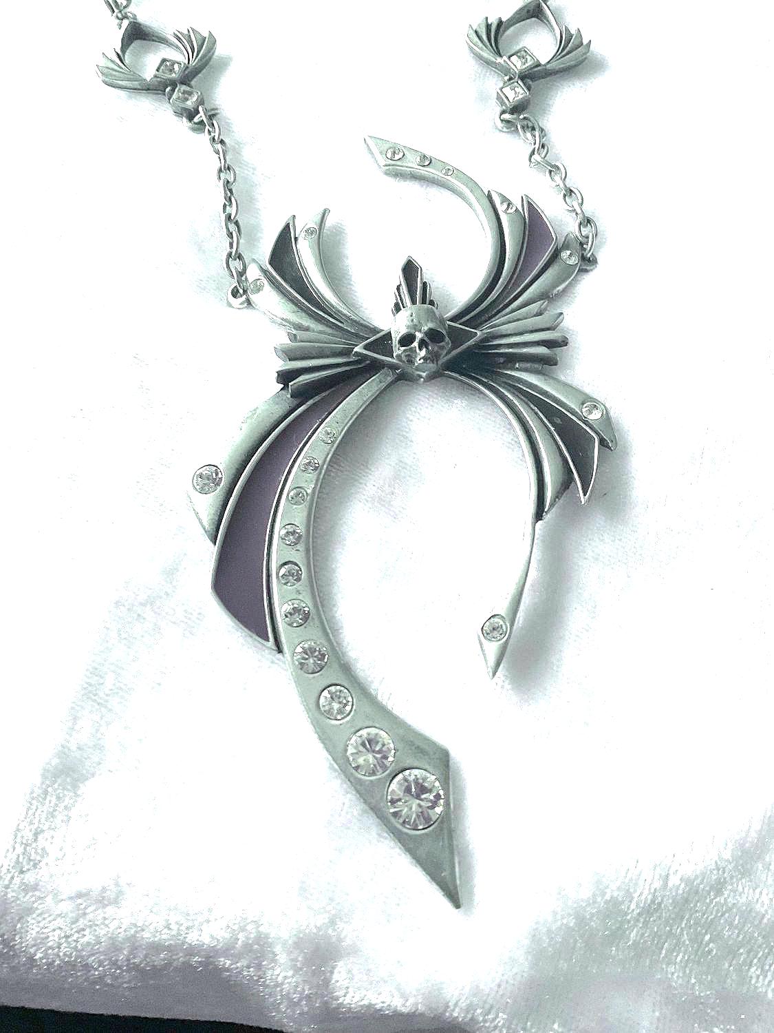 Gothic Jewellery Incy Wincy Spider Forme Necklace by Alchemy Gothic Jewellery Incy Wincy Spider Forme Necklace by Alchemy