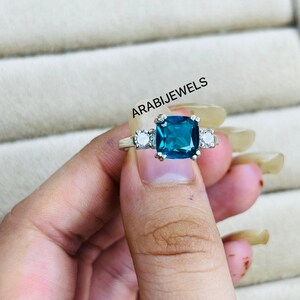 Kissenschliff Paraiba Turmalin Ring: Sterling Silber Jubiläumsring Drei Stein