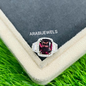 Anello con spinello rosa violaceo taglio cuscino: Halo vintage, argento sterling