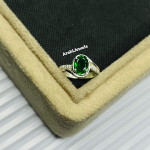 Emerald Engagement Ring Oval Emerald Ring in 925 Sterling Silver Emerald Ring Unique Birthstone Emerald Ring for Her Beautiful Emerald Ring