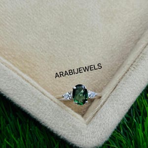 Anillo de turmalina verde con piedra de pera lateral, anillo de turmalina verde, plata de ley 925, anillo de turmalina verde, anillo de compromiso, anillo de boda, regalo para ella.