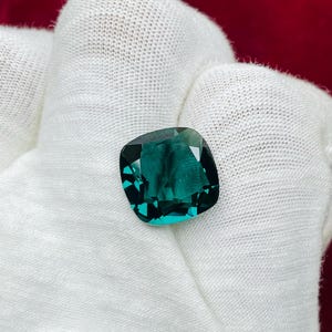 Lab Created Teal Sapphire Gemstone: 11x11 Cushion Cut