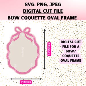 Op de afbeelding: Een digitale snijbestand voor een ovale bow coquette frame. Het ontwerp is roze en beige, met een strik aan de bovenkant en een golvende rand. Het frame is 15.2 cm breed en 21.6 cm hoog.