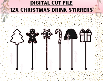 Op de afbeelding: Zwarte kerst cocktailroerstaafjes in feestelijke vormen: kerstboom, peperkoekmannetje, sneeuwvlok, zuurstok, kerstmuts en cadeau. De afbeelding bevat de tekst "SVG, PNG DIGITAL CUT FILE 12X CHRISTMAS DRINK STIRRERS" en "DIGITAL FILE".