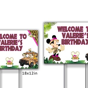 Peut inclure: Deux panneaux de bienvenue pour une f&ecirc;te d'anniversaire. Les panneaux sont blancs avec du texte rose et marron. Le texte dit "Bienvenue &agrave; l'anniversaire de Val&eacute;rie". Les panneaux pr&eacute;sentent une image de dessin anim&eacute; de Minnie Mouse v&ecirc;tue d'un costume de safari. Les panneaux mesurent 18x12 pouces et 24x18 pouces.
