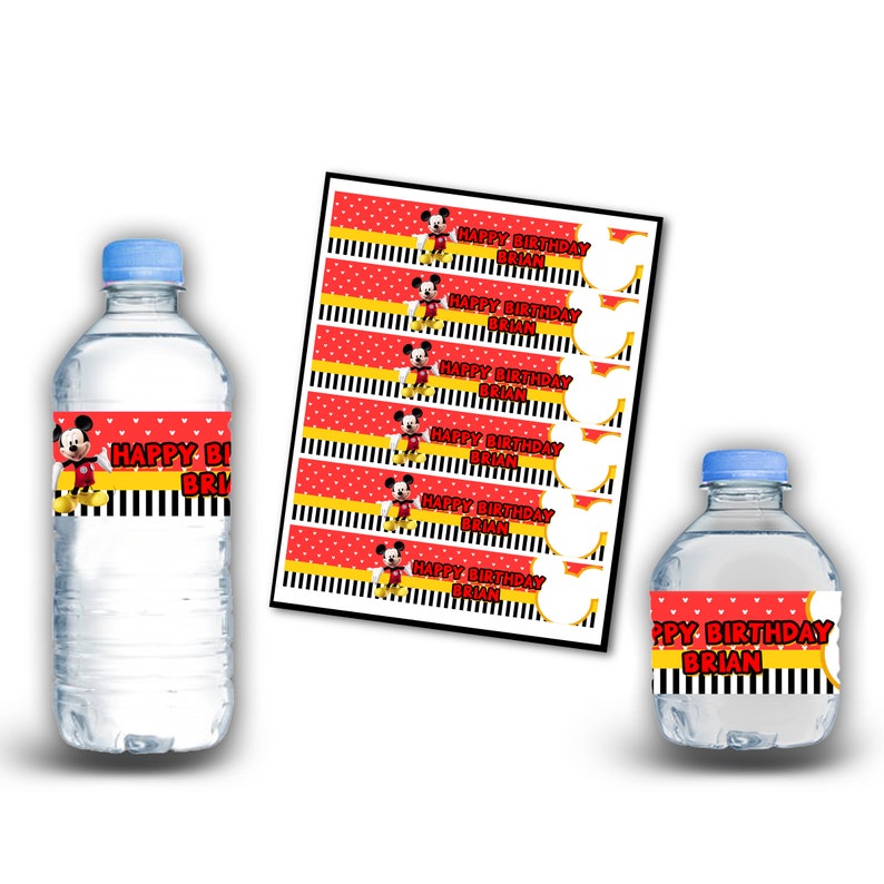 K&ouml;nnte beinhalten: Wasserflaschenetiketten mit Mickey Mouse in einem rot-schwarz gestreiften Design mit gelben Akzenten. Die Etiketten sagen "Happy Birthday Brian".