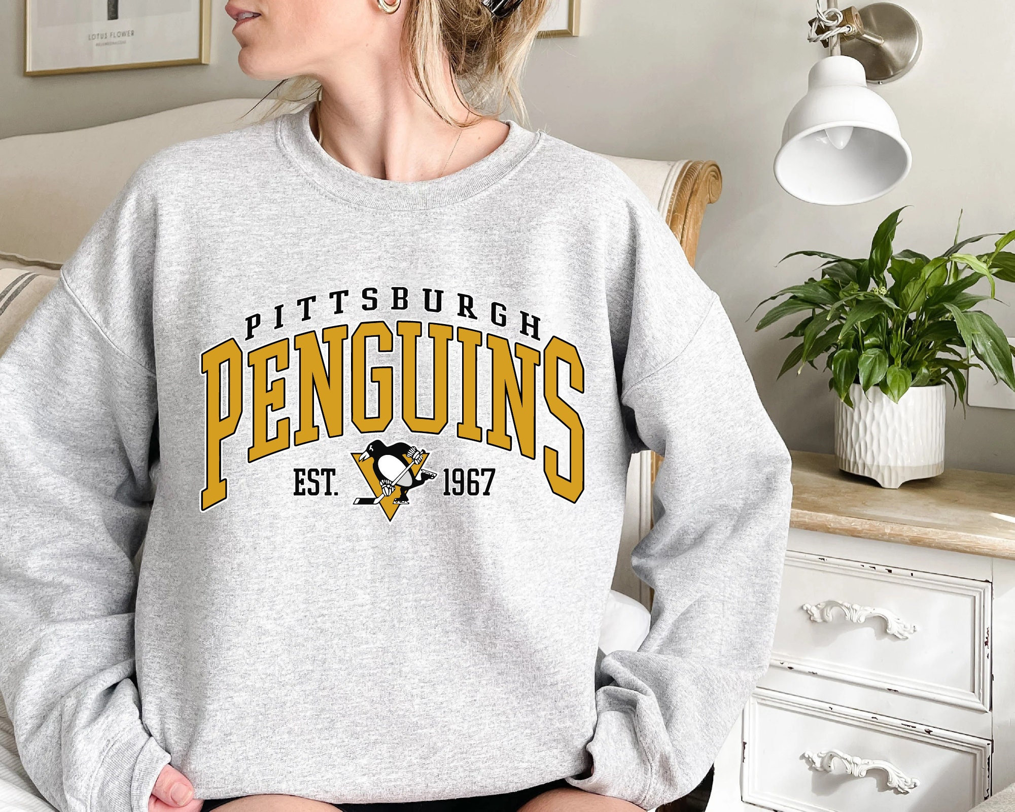 CustomCat Pittsburgh Penguins Robo Penguin Retro NHL Crewneck Sweatshirt Black / 3XL