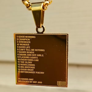Ciondolo personalizzato ispirato all'album Laurea Collana ispirata a Kanye West placcata in oro 18 carati immagine 5