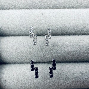 18K White Gold Diamond Lightning Bolt Stud Earrings