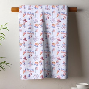 Patriotic Kitchen Tea Towel, 4th of July Hostess and Housewarming Gift, Independence Day Decorative Dish Cloth Red White and Blue Home Decor