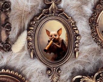 Pintura de morcego em moldura vintage ornamentada. Impressão artística de criatura musical da floresta. Miniatura de animal fantástico por VanyaS DarkessentialsS