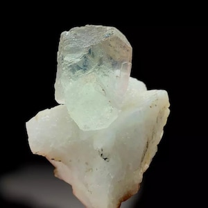 Muestra de cristal de fluorita bicolor: piedra bruta terminada de Skardu, Pakistán (35 g)