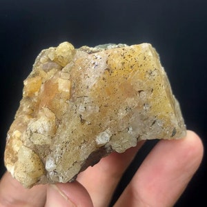 Cristal de scheelite rare de 203 g, scheelite pyramidale naturelle de Skardu au Pakistan, pierre rare, scheelite extrêmement rare, spécimen de minéraux