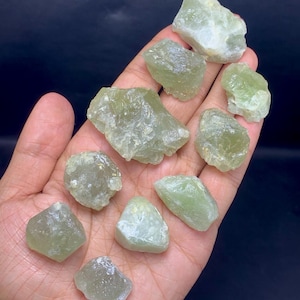 Natuurlijk appelgroen herderietkristal uit Skardu, Pakistan, 270 gram, grote kristallen