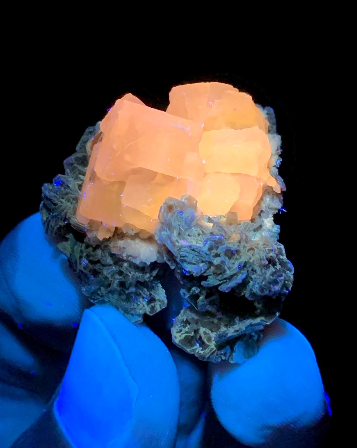 パキスタン スカルドゥ産 エッチングアクアマリン エッチングされたアクアマリン結晶：原石鉱物標本、パキスタン