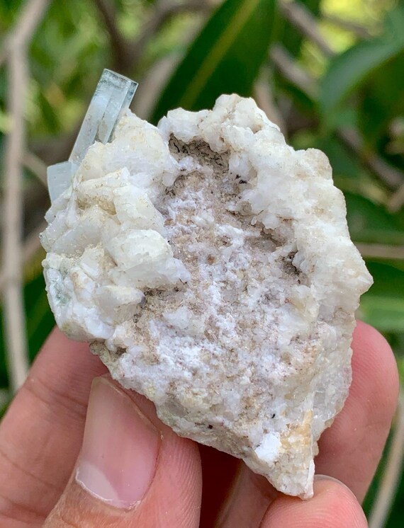 天然アクアマリン結晶標本：パキスタン・スカルドゥ産スカイブルー