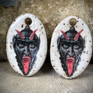 Krampus-oorbelbedels, keramische gezichtsbedels, kralen van mythisch wezen