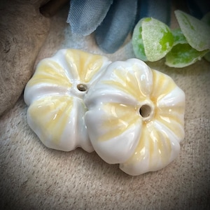 Flower pod Beads, floral earring charms, jewelry big flower Beads,spring beads, Ceramic Seed Pods, Earring Pair charms