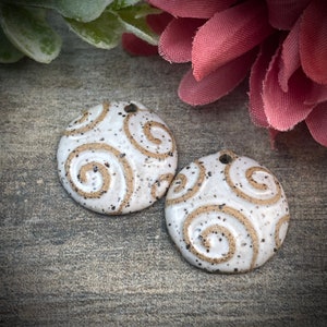 Dijes de cerámica para pendientes, accesorios para pendientes con cuentas de cerámica, elementos de diseño, colgantes de cuentas hechos a mano, cuentas blancas. Boho boho,