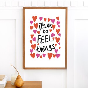 Impresión de afirmación de corazón funky, arte mural de descarga digital, arte indie femenino, arte mural preppy, decoración de pared para dormitorio, garabatos Y2K, arte colorido