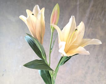 Tiger Lily Rose Bush, 12 Stems With Pale Yellow Roses and Lilies