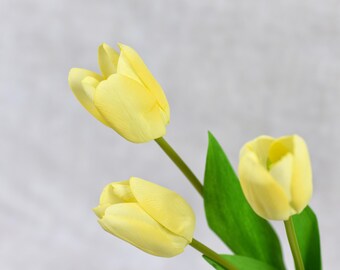 7本のリアルタッチライトイエローチューリップブーケ - 造花 / 結婚式