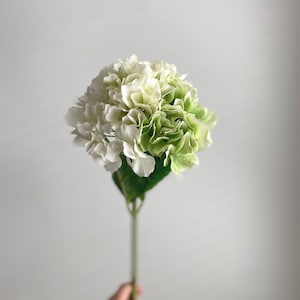 Énorme tige d&#39;hortensia Real Touch - Fleur artificielle réaliste de haute qualité / A faire soi-même floral / Mariage / Décoration d&#39;intérieur / Cadeaux / Dégradé de vert