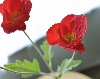 8 Papaveri Rossi Artificiali In Seta Con Steli Flessibili, 60 Cm. Realistici E Perfetti Per Decorazioni Commemorative, Matrimoni, Centrotavola E Casa.
