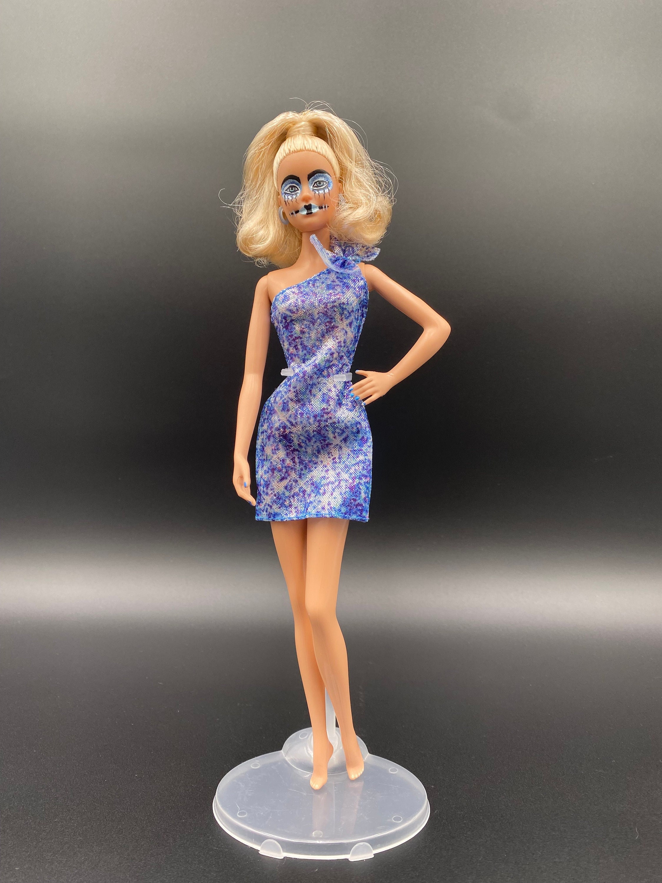 barbie doll with blue dress Mattel Blonde Sequin Glitz Doll| Radar Toys Barbie doll comes with her very own crystal ball keepsake ornament. Mattel Barbie Dolls Wearing Barbie