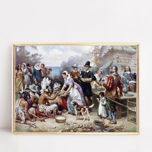 Puede incluir: Una pintura vintage que representa una escena histórica del primer banquete de Acción de Gracias. La pintura muestra a un grupo de colonos europeos y nativos americanos reunidos alrededor de una mesa, compartiendo una comida. La escena está ambientada en una zona boscosa con una cabaña de troncos en el fondo. La pintura está realizada en un estilo realista con colores cálidos.