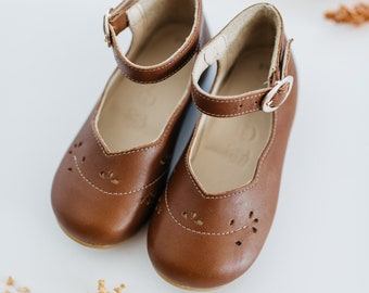 NU Leaf - premium Leather shoes baby boy shoes baby girl shoes vintage shoes (with detailing) with FREE storage bag