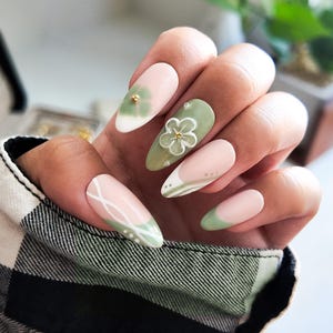 Hand Painted Press On Nails, Green Summer Nails, Floral Fake Nails, Reusable Gel Nails, Custom Handmade Nail Art, Luxury Press Ons