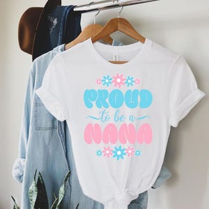 Proud To Be A Nana Shirt, New Grandma Shirt, Pregnancy Reveal Gift,  Mothers Day T-Shirt, Grandparents Shirt, Nana Gift, Abuela Gift Idea
