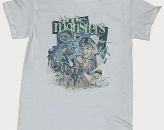 Camiseta Little Monsters 1989 Comédia Retrô Vintage Design Gráfico Estilo Macio