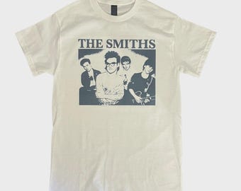 Camiseta The Smiths com design gráfico retrô vintage, estilo macio, ideal para presente.
