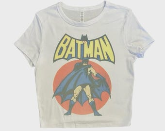 Top cropped com estampa retrô vintage do personagem fictício Batman.