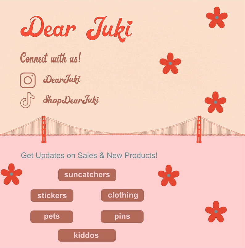 K&ouml;nnte beinhalten: Werbegrafik mit dem Text "Dear Juki" in roter Schrift. Sie enth&auml;lt Social-Media-Handles, eine Illustration der Golden Gate Bridge und Produktkategorien wie Aufkleber, Kleidung und Pins. Rote Blumen sind auf einem rosa-beigen Hintergrund verstreut.