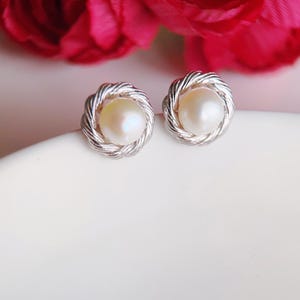 Natural Pearl Earrings for Women, Tiny Freshwater Pearl Stud Earring, 925 Sterling Silver Earrings