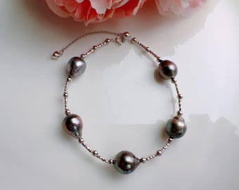 Conjunto de joias com pulseira e colar de pérolas negras do Taiti, em prata 925, com pérolas barrocas de água salgada genuínas.