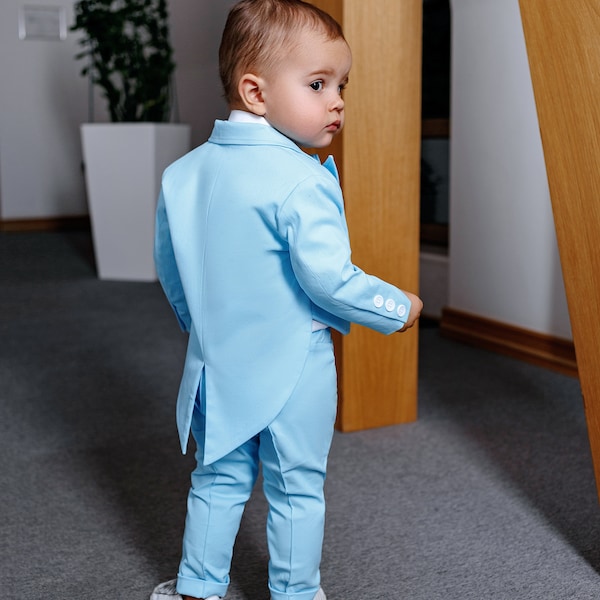 Zauberhafte Eleganz - Handgemachter Anzug für Jungen - Kleinkind-Frack - Kinder-Frack - Maßgefertigter Anzug für Jungen - Blaue Hochzeit Jungenanzug