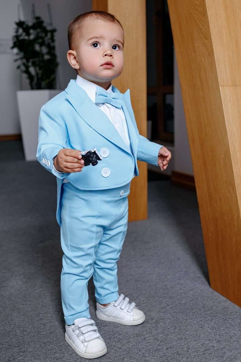 Zauberhafte Eleganz Handgemachter Anzug für Jungen Kleinkind-Frack Kinder-Frack Maßgefertigter Anzug für Jungen Blaue Hochzeit Jungenanzug Bild 2