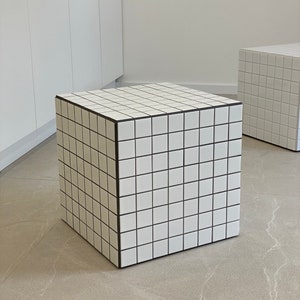 Table cube en céramique noire et blanche mate image 3
