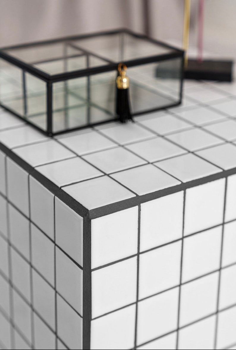 Table cube en céramique noire et blanche mate image 4