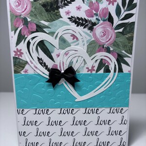 Carte de mariage coeurs en satin avec gaufrage