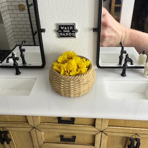 1:12 Dollhouse basket