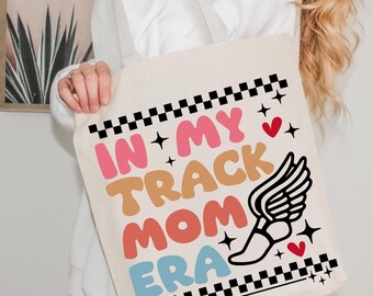 Diseño de camiseta de atletismo SVG de In My Track Mom Era
