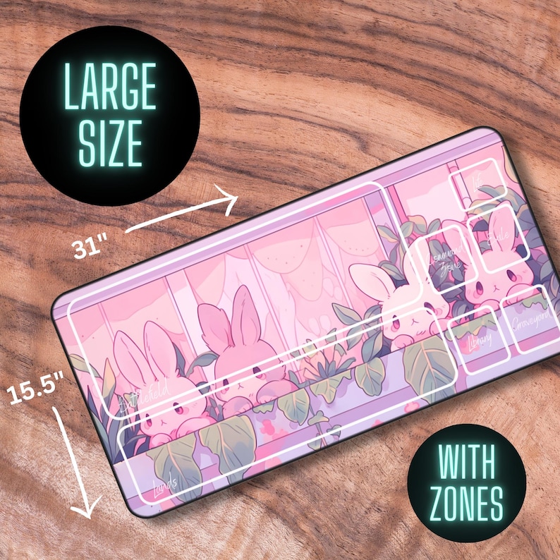 Puede incluir: Un alfombrilla de rat&oacute;n rosa y morado con una linda ilustraci&oacute;n de conejos en una ventana. La alfombrilla de rat&oacute;n mide 39,4 cm por 78,7 cm y tiene zonas designadas para diferentes funciones del rat&oacute;n. La alfombrilla de rat&oacute;n est&aacute; etiquetada como "With Zones" en la esquina inferior derecha.