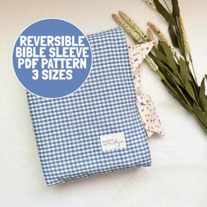 May include: A reversible Bible sleeve in a blue and white gingham design. It features a floral accent and a tag with the text "cesia mendoza". The image includes the text "REVERSIBLE BIBLE SLEEVE PDF PATTERN 3 SIZES".