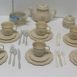 Vintage Lot of 21 piece Chilton Dish set Plus Utensils 1970s